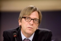 Verhofstadt στο bankingnews: Ανεξέλεκτο το προσφυγικό - Αναμένουμε νέες μεταρρυθμίσεις από την Ελλάδα