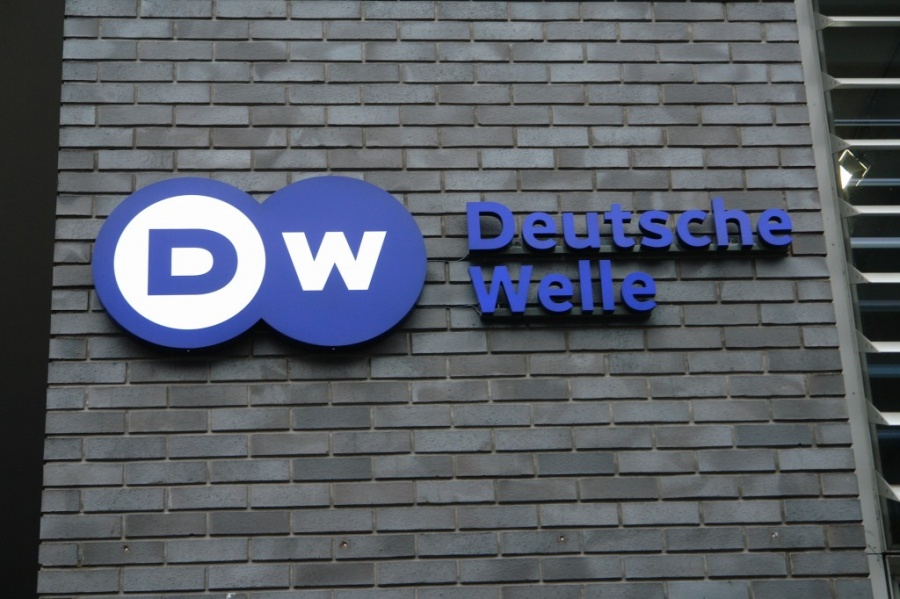 Deutsche Welle: OÎ¹ Ï€ÏŒÎ»ÎµÎ¹Ï‚ Ï€ÏÎ­Ï€ÎµÎ¹ Î½Î± Ï€ÏÎ¿ÏƒÎ±ÏÎ¼Î¿ÏƒÏ„Î¿ÏÎ½ ÏƒÏ„Î¿Ï…Ï‚ ÎºÎ±ÏÏƒÏ‰Î½ÎµÏ‚