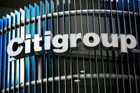 Αλλάζει ρότα η Citigroup: Ρευστοποιεί όλες τις long θέσεις της στο δολάριο και αγοράζει ευρώ