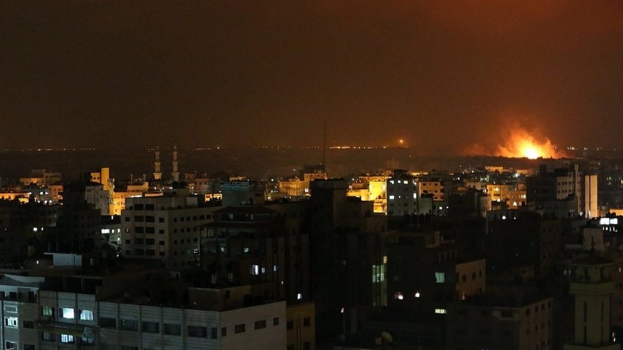 Στις φλόγες η Γάζα – Άλλοι τρεις Παλαιστίνιοι νεκροί από ισραηλινό πλήγμα