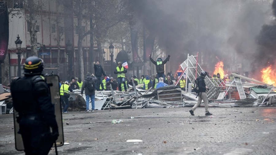 Γαλλία: Σποραδικές συγκρούσεις αστυνομικών διαδηλωτών στις κινητοποιήσεις των «κίτρινων γιλέκων»