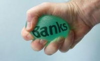 Ύποπτα και επικίνδυνα παιχνίδια από την Τρόικα - Θέλει να χρησιμοποιήσει τις τράπεζες ως «collaterals» για το νέο δάνειο