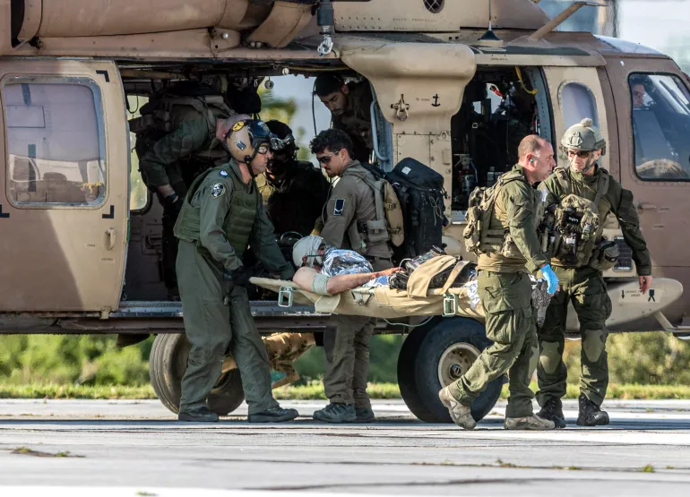 AA-20231218-33214968-33214965-ISRAEL_EVACUATES_ITS_SOLDIERS_WOUNDED_IN_GAZA_TO_HOSPITAL-1704125395.webp
