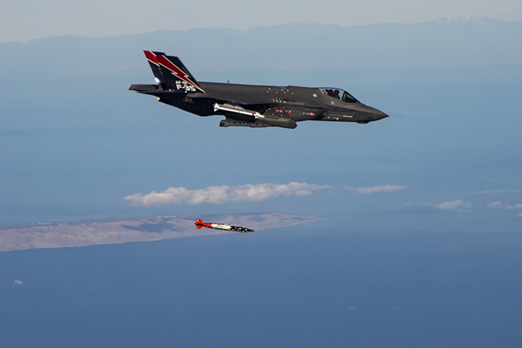 F-35-B61-nuclear-bomb_1.jpg