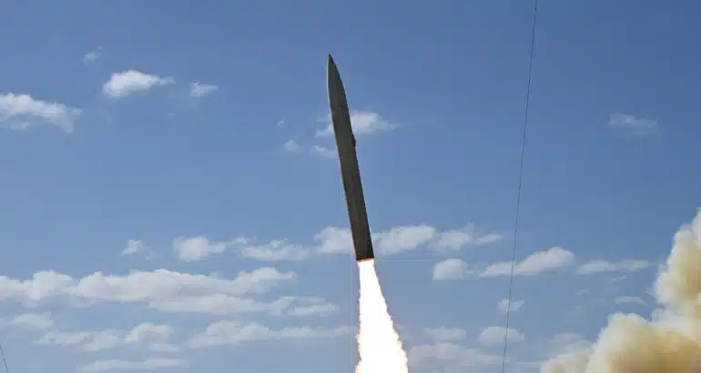 US-Army-and-US-Navy-Successfully-Test-LRHW-Hypersonic-Missile-770x410.jpg.webp