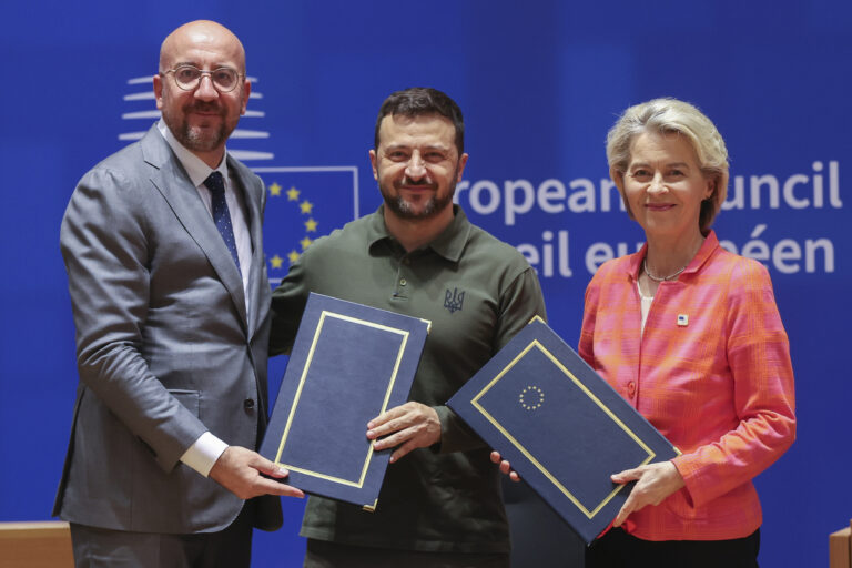 European Council President Charles Michel, left, and European Commission President Ursula von der Leyen, right, pose with Ukraine's President Volodymyr Zelenskyy as they take part in a signature ceremony of a security agreement during an EU summit in Brussels, Thursday, June 27, 2024. European Union leaders are expected on Thursday to discuss the next EU top jobs, as well as the situation in the Middle East and Ukraine, security and defence and EU competitiveness. (Olivier Hoslet, Pool Photo via AP)