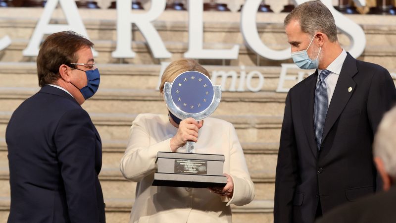 Merkel-receives-award-in-Spain-800x450.jpg