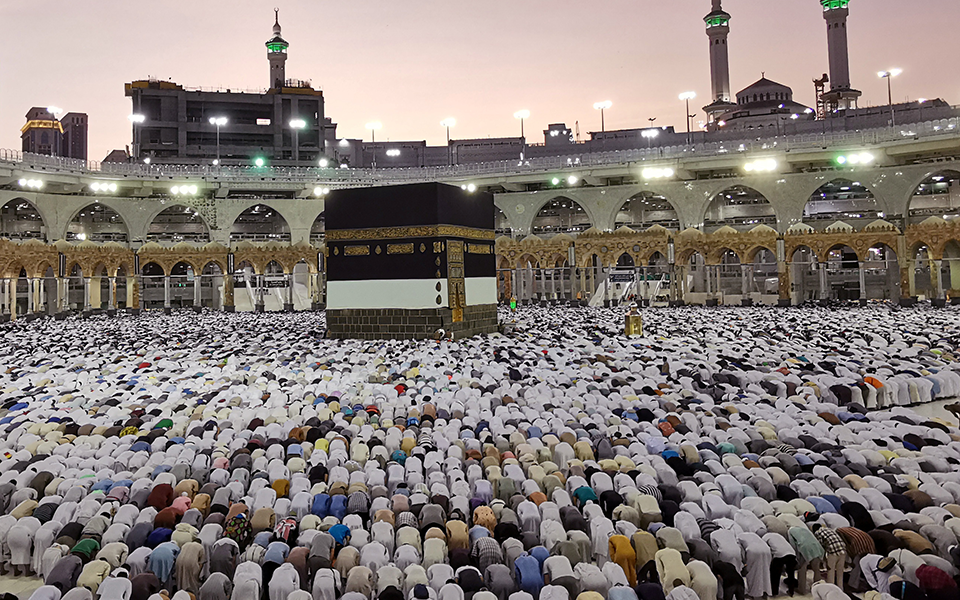 muslims-pray_1.webp