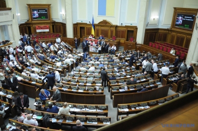 Πολιτική κρίση στην Ουκρανία: Το Κοινοβούλιο θα ψηφίσει υπέρ της παραίτησης του υπουργού Άμυνας για διαφθορά