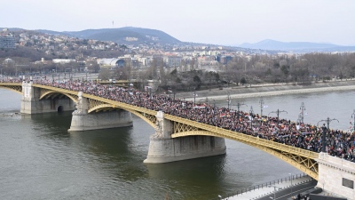 Πορεία ειρήνης στην Ουγγαρία: Πάνω από 500.000 πολίτες αναμένονται φέτος – Επίδειξη δύναμης από Orban