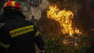 Μάχη με τις φλόγες στην Αχαΐα - Τα μέτωπα σε Πάτρα, Ερύμανθο - Καίγονται σπίτια - Εκκενώσεις οικισμών