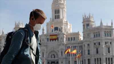 Ισπανία: Αστυνομικοί πήγαν να διαλύσουν «κορωνοπάρτι» και βρήκαν 4 εκατ. λαθραίες μάσκες