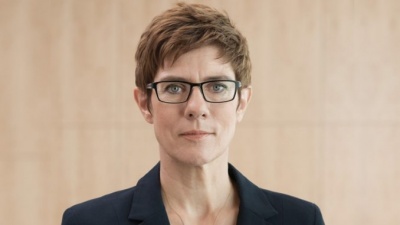 Γερμανία: Η Annegret Kramp-Karrenbauer νέα υπουργός Άμυνας