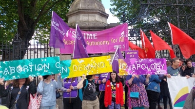 «Προοδευτική» Ιρλανδία: Μία στις έξι εγκυμοσύνες καταλήγει σε έκτρωση – Ετοιμάζεται νέο νομοσχέδιο κατά της παραδοσιακής οικογένειας