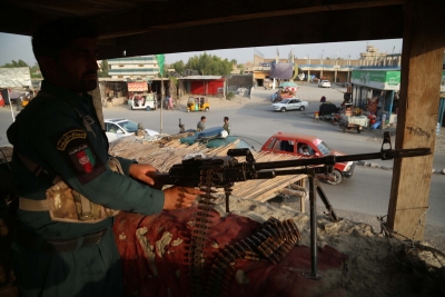 Πτώματα στους δρόμους, βόμβες βροχή - Οι μάχες πλέον μαίνονται σε μεγάλες πόλεις του Αφγανιστάν
