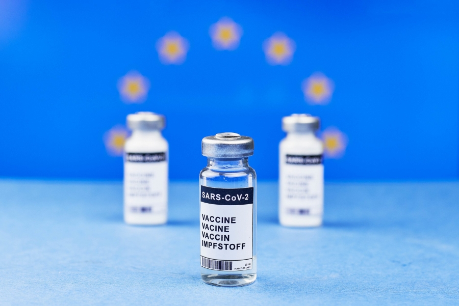Γιατί διχάζει την Ευρώπη η άρση της πατέντας για τα εμβόλια κατά Covid-19