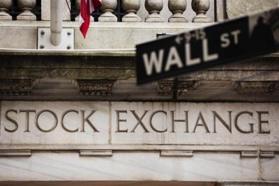 Συγκρατημένη άνοδος στη Wall Street, με εταιρικά και macro στο επίκεντρο