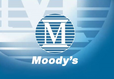 Moody's: Credit positive για τις ελληνικές τράπεζες η χαλάρωση των capital controls