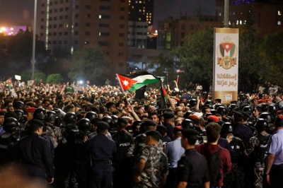 Κατά των μεταρρυθμίσεων που απαιτεί το ΔΝΤ από την Ιορδανία χιλιάδες διαδηλωτές - Λένε όχι σε αύξηση των τιμών και φόρων