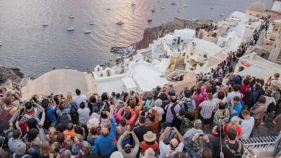 Τι πιστεύουν οι Έλληνες για τον υπερτουρισμό στη χώρα τους