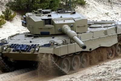 Παρηγοριά στον... ασθενή: Η Ουκρανία θα παραλάβει άλλα 14 άρματα μάχης Leopard 2A4 από Ολλανδία και Δανία