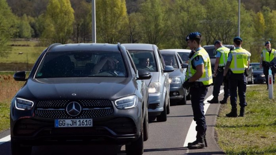 Η δεξιά κυβέρνηση της Ολλανδίας κλείνει επίσημα τα σύνορα – Αυστηροί έλεγχοι και μαζικές απελάσεις από τις 9 Δεκεμβρίου