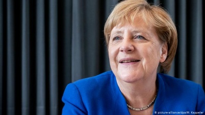 Merkel: Κατανοώ τη δυσαρέσκεια Erdogan αλλά είναι απαράδεκτο να χρησιμοποιεί τους πρόσφυγες