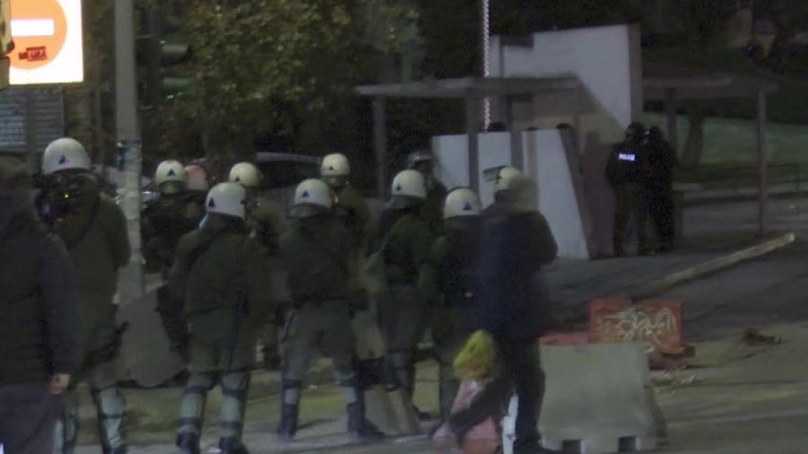 Ένταση μεταξύ φοιτητών και αστυνομίας μετά τη λήξη της κατάληψης στο κτίριο διοίκησης του ΑΠΘ