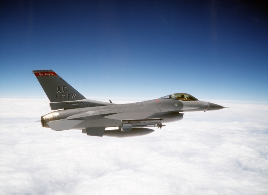 McGregor (Συνταγματάρχης ΗΠΑ): Η Δύση στέλνει F-16 στη Ουκρανία, η Ρωσία απαντάει με ασκήσεις με τακτικά πυρηνικά