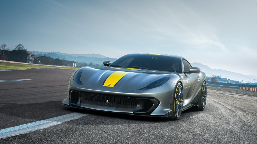 Η Ferrari 812 Superfast έχει 830 άλογα και υπέροχο στιλ!