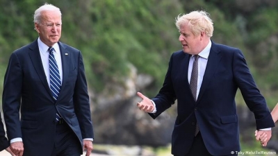 Deutsche Welle: Επιβεβαιώθηκαν οι ιδιαίτεροι δεσμοί μεταξύ ΗΠΑ και Βρετανίας στη συνάντηση Biden – Johnson