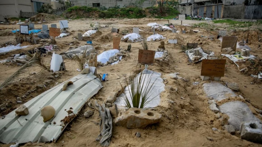 Σοκ στη Γάζα: Εντόπισαν 60 θαμμένα πτώματα σε δύο συνοικίες