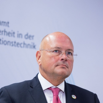 Γερμανία: Δημόσια «διαπόμπευση» του επικεφαλής ασφάλειας στον κυβερνοχώρο λόγω δεσμών του με τη Ρωσία