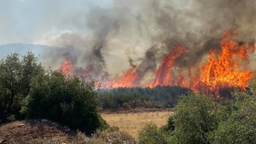 Εκτός ελέγχου η πυρκαγιά στο Ρέθυμνο - Αλλεπάλληλα μηνύματα μέσω του 112 για εκκενώσεις