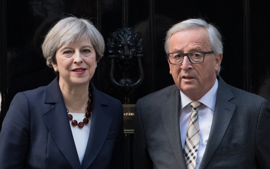 Juncker - May: Προσωρινό τo «backstop» για τα ιρλανδικά σύνορα - Θα συνεχιστούν οι συνομιλίες