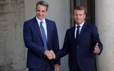 Στο Παρίσι ο Μητσοτάκης – Συνάντηση με Macron στη σκιά των τουρκικών προκλήσεων