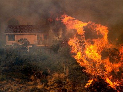 Καλιφόρνια (ΗΠΑ): Σε κατάσταση έκτακτης ανάγκης από μεγάλες πυρκαγιές και πρωτοφανή καύσωνα ταυτόχρονα