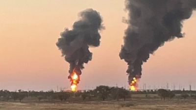 Συνεχίζεται η επικίνδυνη φωτιά στην ρωσική αποθήκη πετρελαίου στο Rostov μετά την επίθεση των Ουκρανών