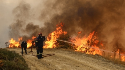 Πύρινος εφιάλτης για 3η νύχτα στην Κορινθία, μέτωπο 32 χλμ, με δύο νεκρούς και δύο τραυματίες - Άφαντος ο Κικίλιας