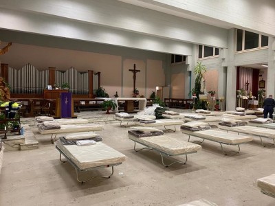 Κορωνοϊός: Επέστρεψε ο τρόμος στην Ιταλία - Τελείωσαν τα κρεβάτια στα νοσοκομεία... ετοίμασαν κλίνες μέσα στις εκκλησίες