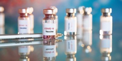 Θέμα ωρών οι εμβολιασμοί στην ΕΕ κατά του κορωνοϊού - BioNTech: Σε 6 εβδομάδες το εμβόλιο για τη μετάλλαξη του ιού – Στους 1,71 εκατ. οι νεκροί