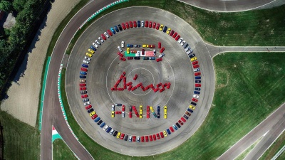 «Πενηντάρισε» η Ferrari Dino