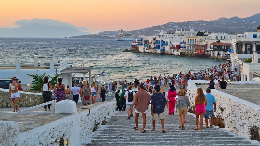 Handelsblatt: Οι Έλληνες ενάντια στον τουρισμό - Φοβούνται ότι η φύση της πατρίδας τους θα καταστραφεί
