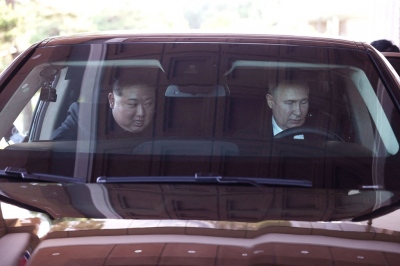 Η βόλτα Putin - Kim με την ρωσικής κατασκευής, πολυτελή λιμουζίνα Aurus