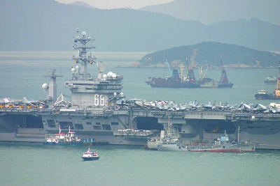 H Κίνα αναστέλλει την εξέταση επισκέψεων πολεμικών πλοίων και στρατιωτικών αεροσκαφών των ΗΠΑ στο Χονγκ Κονγκ