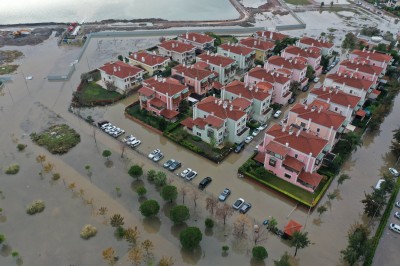 Σμύρνη: Δύο νεκροί από τις έντονες βροχοπτώσεις - Καταστροφικές πλημμύρες