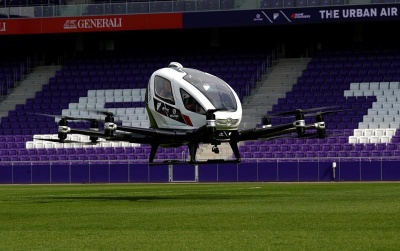 Το πρώτο drone - taxi απογειώθηκε στη Βιέννη και υπόσχεται επανάσταση στις μεταφορές εντός πόλεων