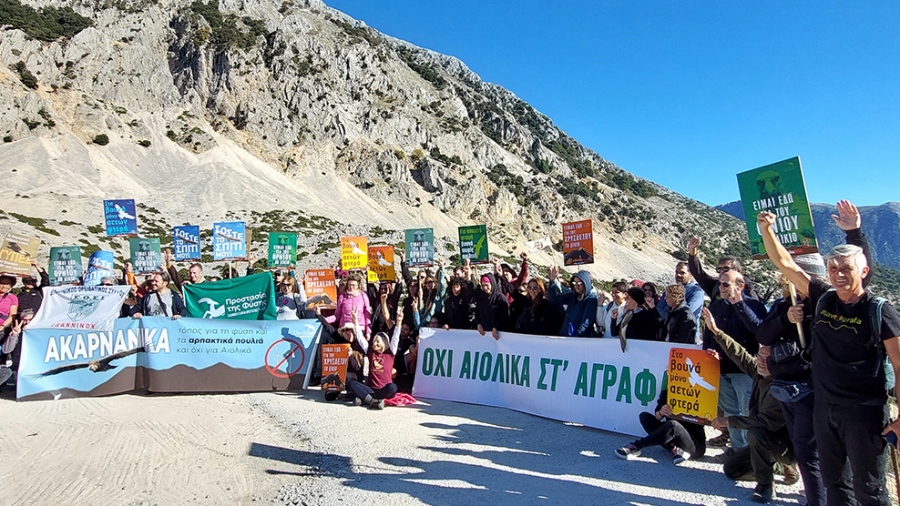 Οργή για τις ανεμογεννήτριες – Εκατοντάδες πολίτες βροντοφώναξαν: Όχι αιολικά στα Ακαρνανικά