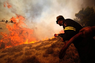 Μάχη με τις φλόγες στην Ηλεία – Απειλήθηκαν κατοικημένες περιοχές, δεν υπήρξαν ζημιές