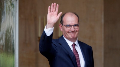 Ο πρωθυπουργός της Γαλλίας, J. Castex εμβολιάστηκε με το σκεύασμα της AstraZeneca κατά του κορωνοϊού